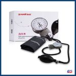 YUWELL MANUAL BLOOD PRESSURE MACHINE WITH STETHOSCOPE .